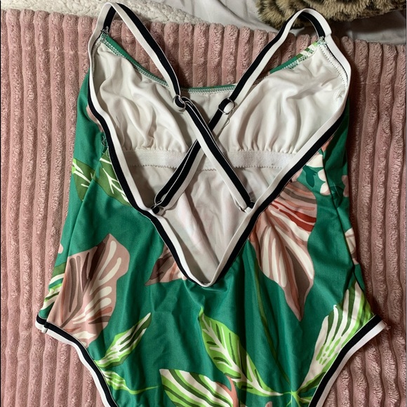 Cute One Piece Swimsuit - Picture 3 of 3